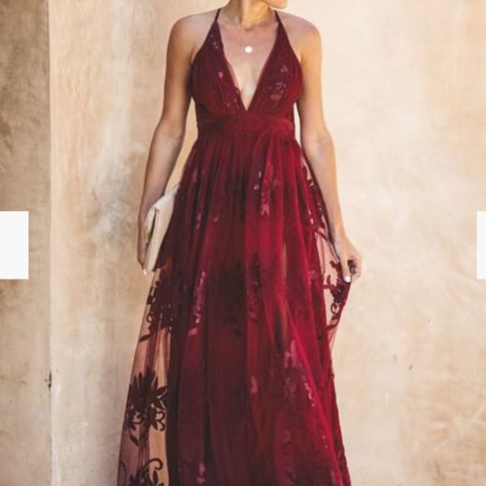 Lace burgundy dress - Picture 2 of 4